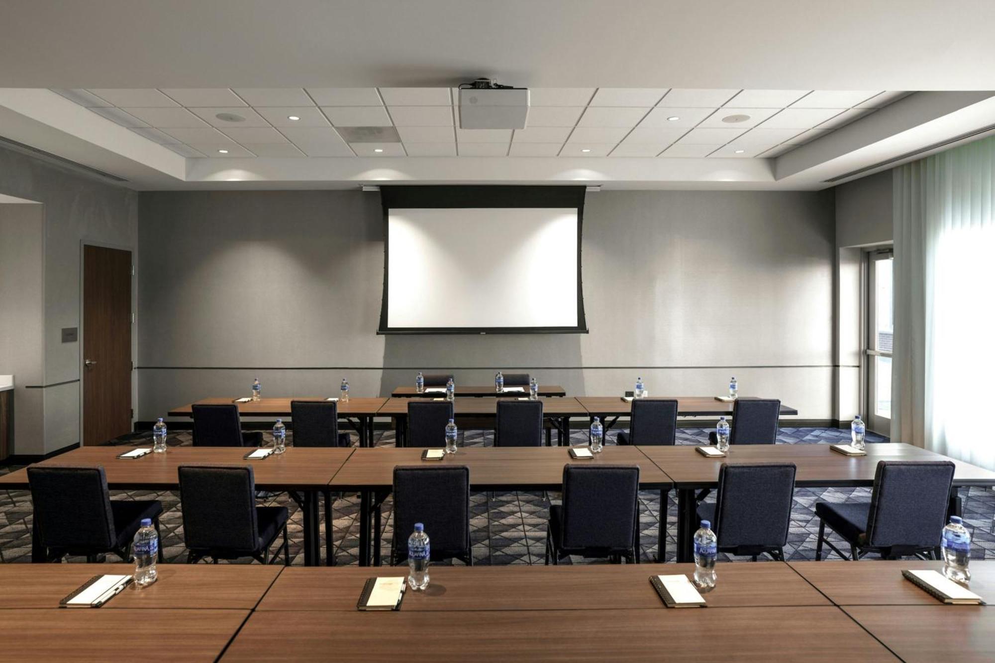 Courtyard By Marriott Indianapolis Fishers Exterior photo